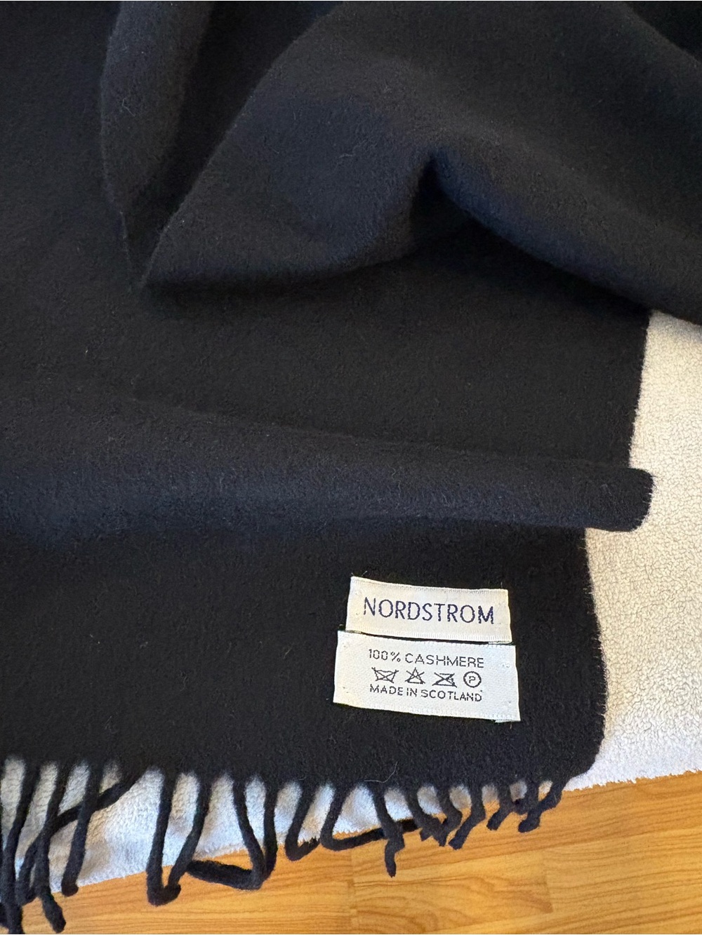 Cashmere Scarf - Classic Winter Accessory - Picture 3 of 3